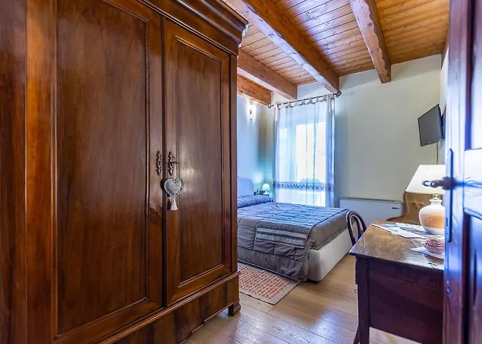 Vendégház Is Coronas Ìsili