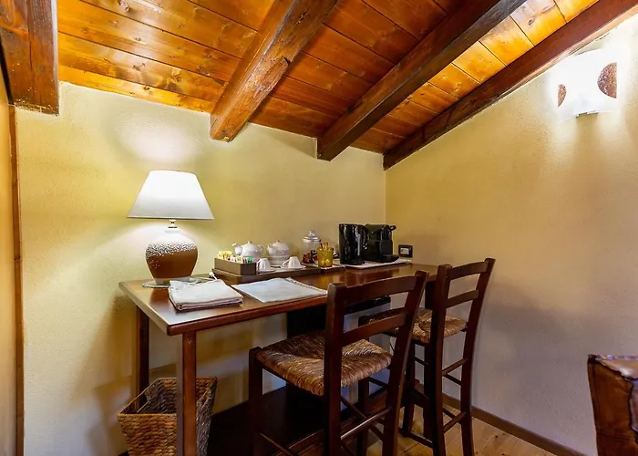 Is Coronas Vendégház Ìsili